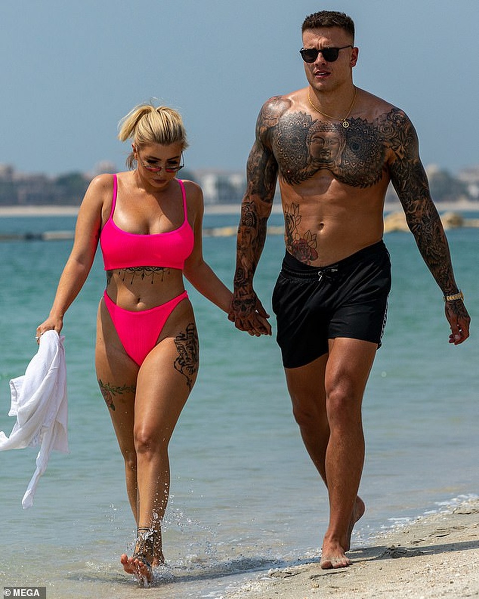 Olivia Buckland và chồng khoe dáng chắc khỏe cùng loạt hình xăm khủng - 1 Olivia Buckland và chồng khoe dáng chắc khỏe cùng loạt hình xăm khủng - 1