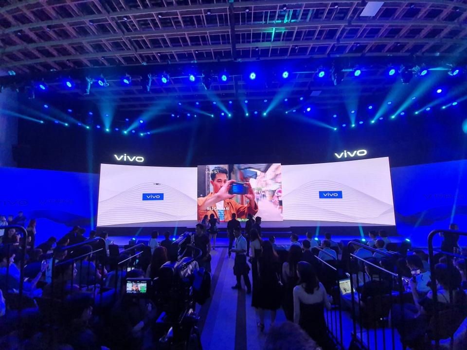 Smartphone Vivo V17 Pro ra mắt ấn tượng với 6 camera phân giải lớn - 1 Smartphone Vivo V17 Pro ra mắt ấn tượng với 6 camera phân giải lớn - 1