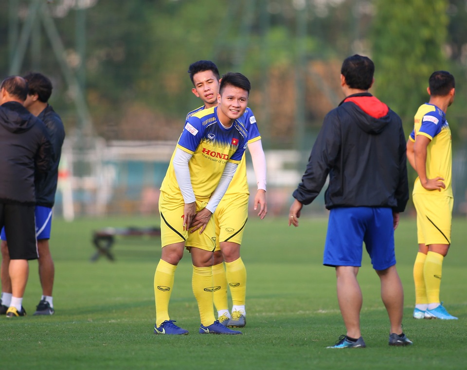 Quang Hải hăng say tập luyện, HLV Park Hang Seo hài lòng - 12