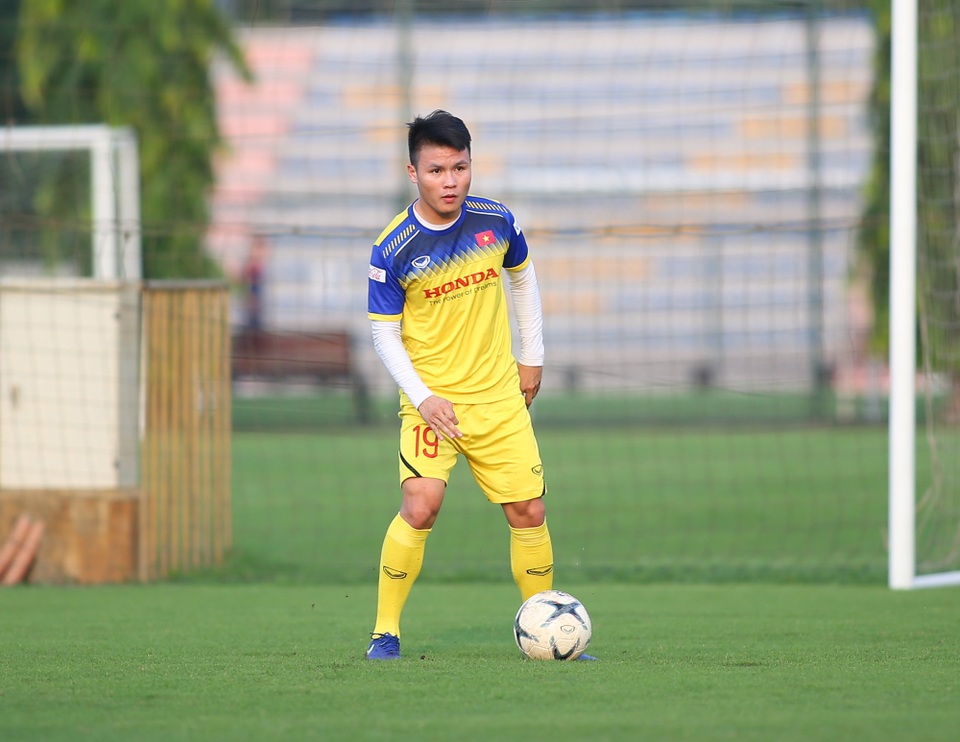 Quang Hải hăng say tập luyện, HLV Park Hang Seo hài lòng - 1