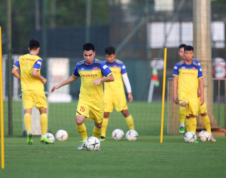 Quang Hải hăng say tập luyện, HLV Park Hang Seo hài lòng - 14