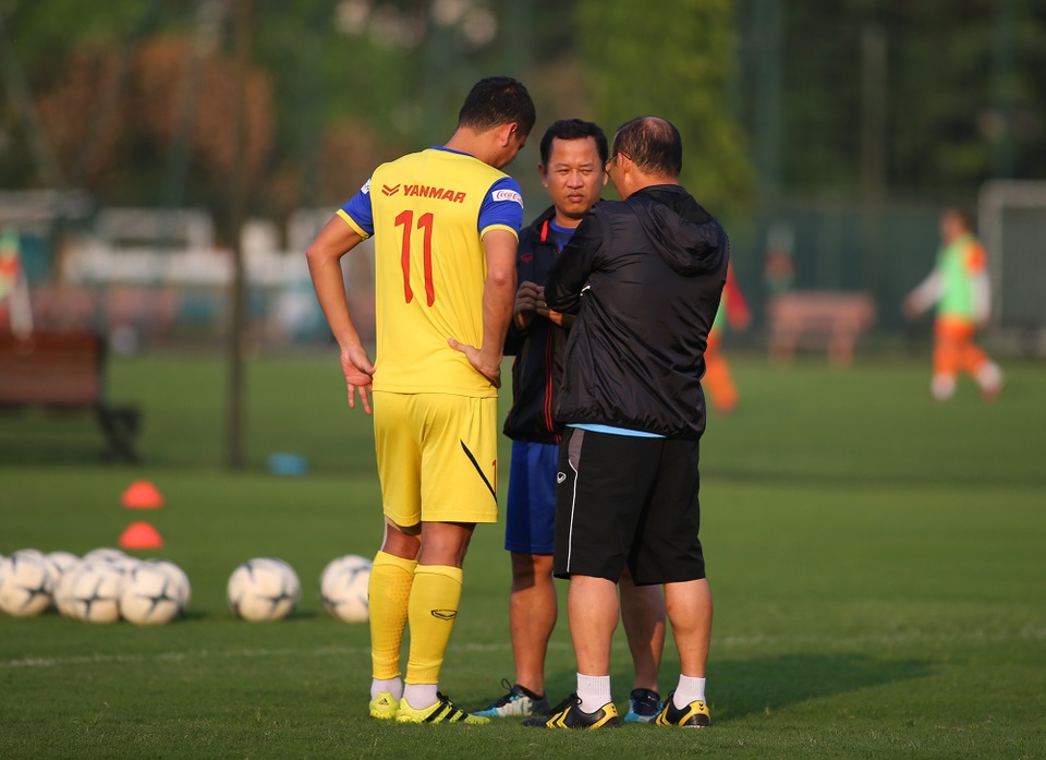 Quang Hải hăng say tập luyện, HLV Park Hang Seo hài lòng - 9