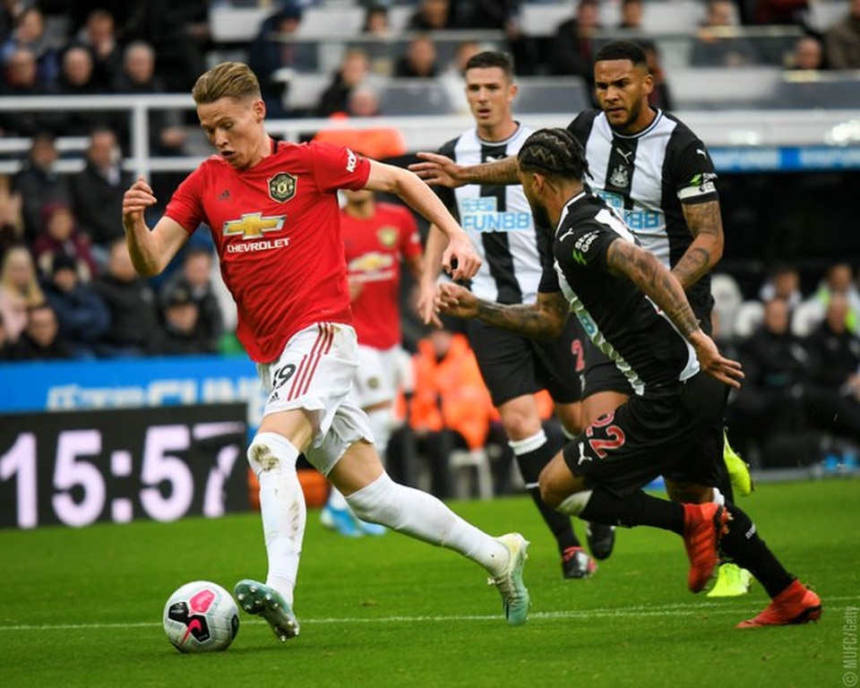 Newcastle 1-0 Man Utd: Quỷ đỏ nối dài sự thất vọng - 10 Newcastle 1-0 Man Utd: Quỷ đỏ nối dài sự thất vọng - 10