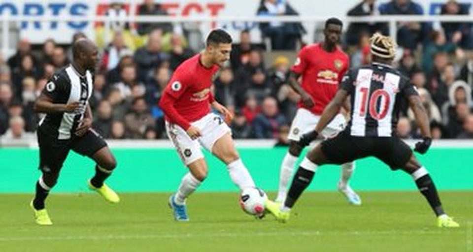 Newcastle 1-0 Man Utd: Quỷ đỏ nối dài sự thất vọng - 13 Newcastle 1-0 Man Utd: Quỷ đỏ nối dài sự thất vọng - 13