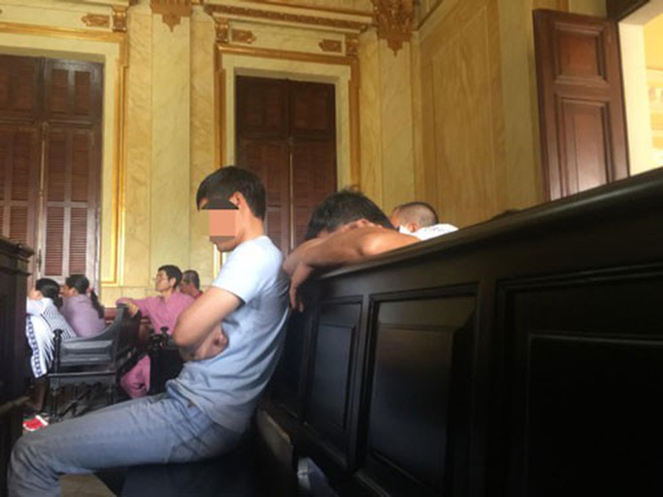 Gánh nặng trên lưng cha - 1