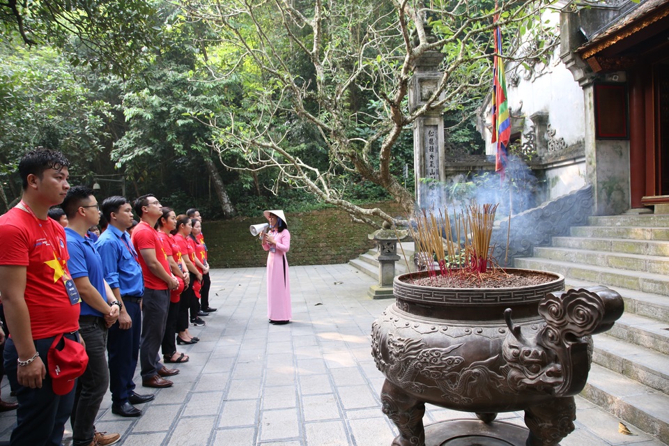 Truyền ngọn lửa thiêng mang niềm tự hào dân tộc từ Đền Hùng đi khắp đất nước - 4 Truyền ngọn lửa thiêng mang niềm tự hào dân tộc từ Đền Hùng đi khắp đất nước - 4