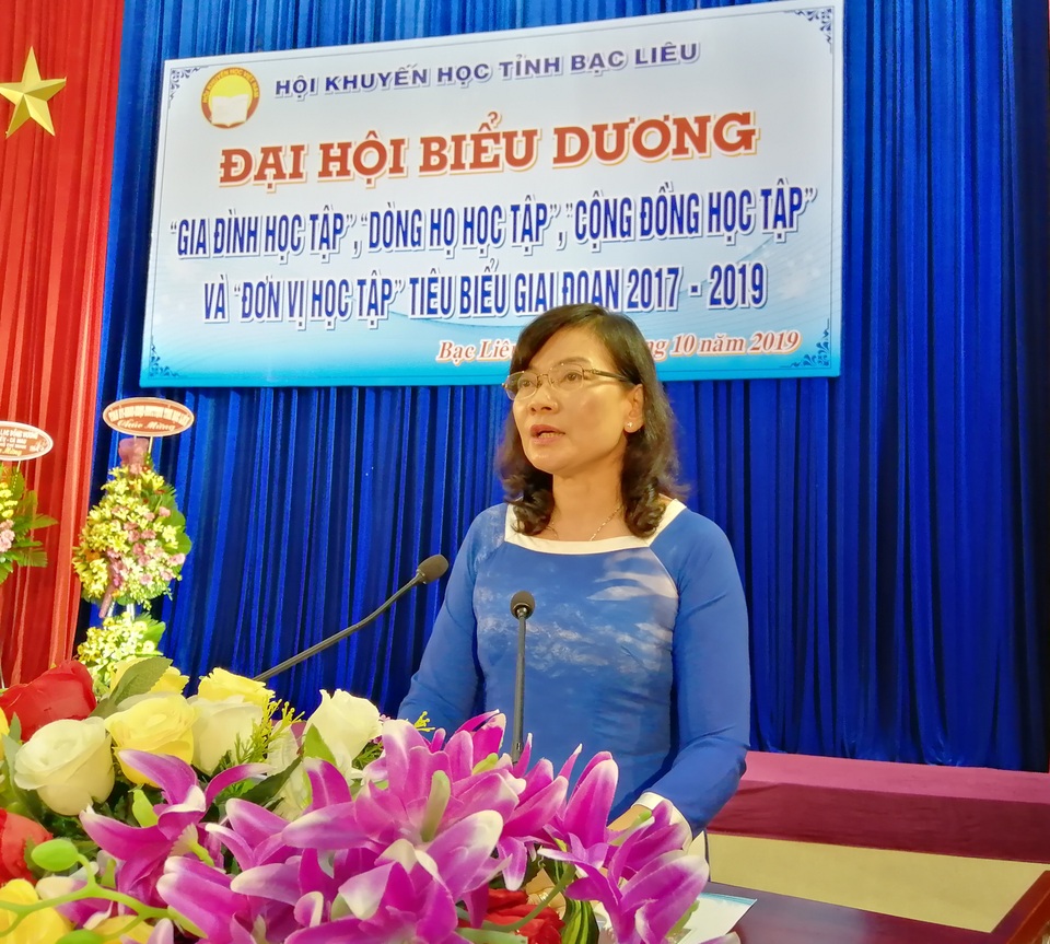 Mỗi gia đình học tập tiêu biểu là bông hoa tươi thắm trong vườn hoa khuyến học - 5 Mỗi gia đình học tập tiêu biểu là bông hoa tươi thắm trong vườn hoa khuyến học - 5