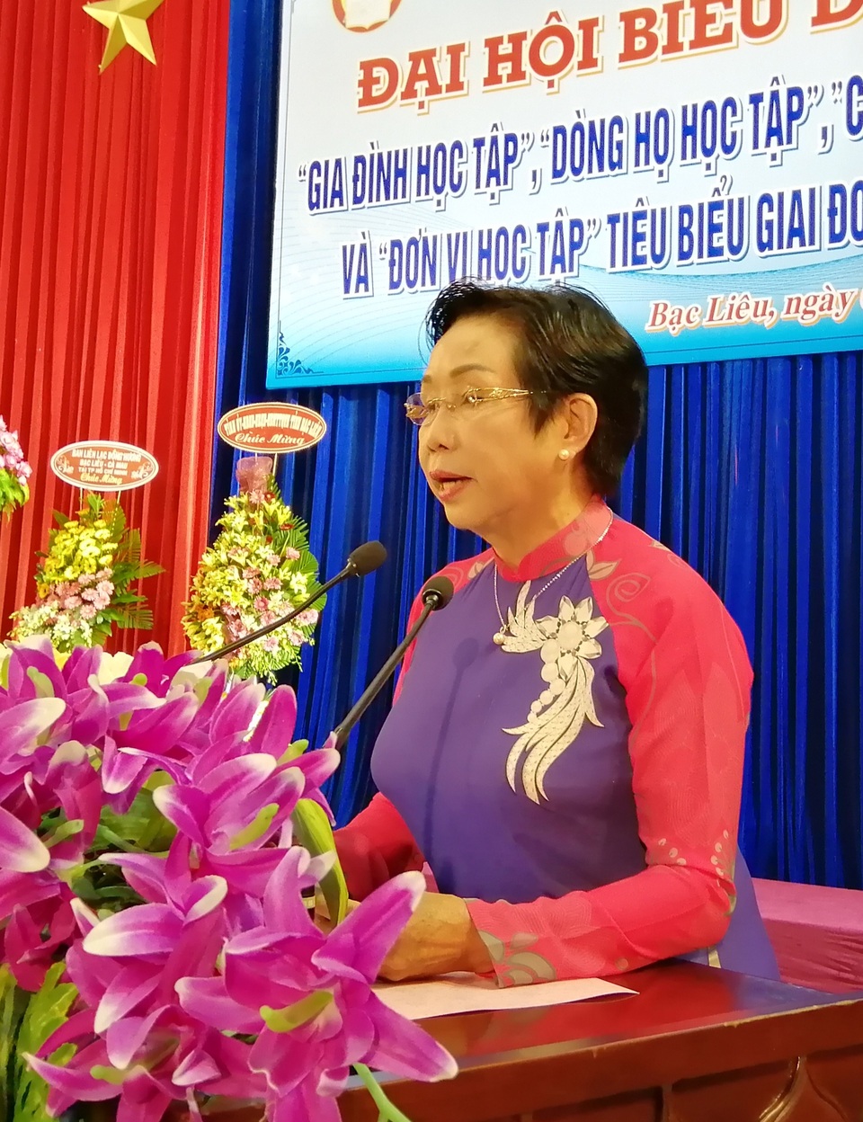 Mỗi gia đình học tập tiêu biểu là bông hoa tươi thắm trong vườn hoa khuyến học - 2 Mỗi gia đình học tập tiêu biểu là bông hoa tươi thắm trong vườn hoa khuyến học - 2