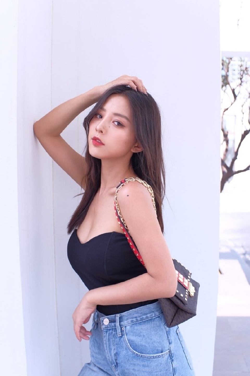 Nữ sinh sư phạm mặt đầy nốt ruồi phá vỡ chuẩn đẹp truyền thống - 13 Nữ sinh sư phạm mặt đầy nốt ruồi phá vỡ chuẩn đẹp truyền thống - 13