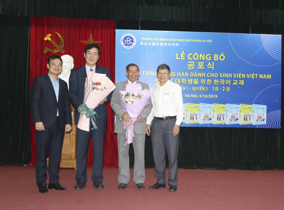 Ra mắt giáo trình tiếng Hàn dành cho sinh viên Việt nam - 1 Ra mắt giáo trình tiếng Hàn dành cho sinh viên Việt nam - 1