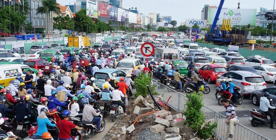 Tp Hồ Chí Minh tăng phí đăng kí ôtô mới lên 20 triệu đồng, tương đương Hà Nội - 1 Tp Hồ Chí Minh tăng phí đăng kí ôtô mới lên 20 triệu đồng, tương đương Hà Nội - 1
