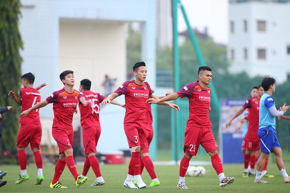 Công Phượng trình diện HLV Park Hang Seo, cười tươi sẵn sàng đấu Malaysia - 12 Công Phượng trình diện HLV Park Hang Seo, cười tươi sẵn sàng đấu Malaysia - 12