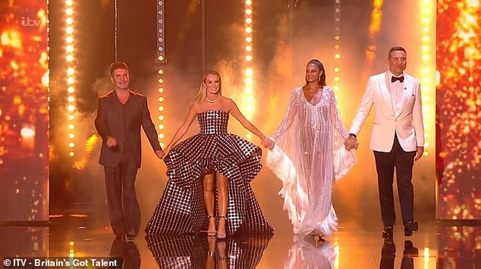 Mang thai ở tuổi 41, Alesha Dixon ngày càng gợi cảm - 2 Mang thai ở tuổi 41, Alesha Dixon ngày càng gợi cảm - 2