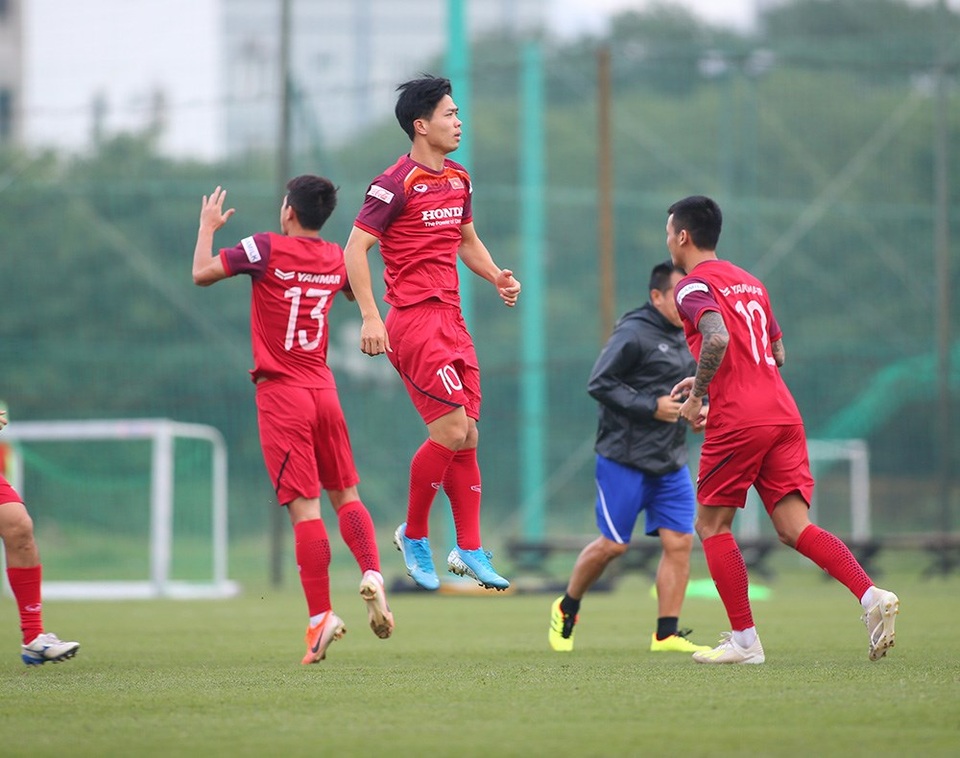 Công Phượng trình diện HLV Park Hang Seo, cười tươi sẵn sàng đấu Malaysia - 8 Công Phượng trình diện HLV Park Hang Seo, cười tươi sẵn sàng đấu Malaysia - 8