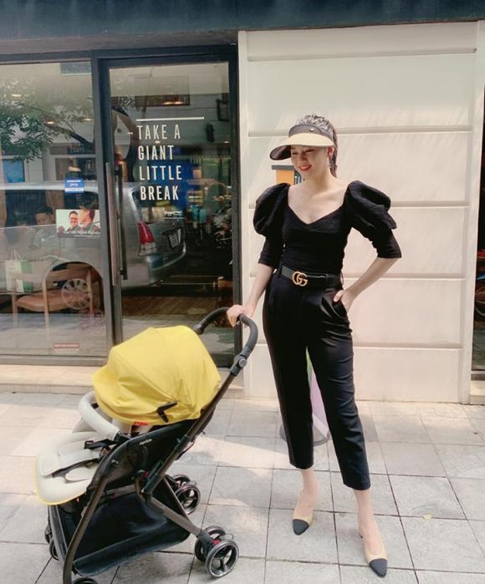 Á hậu Thanh Tú diện áo tắm khoe vóc dáng nuột nà sau khi sinh con - 4 Á hậu Thanh Tú diện áo tắm khoe vóc dáng nuột nà sau khi sinh con - 4