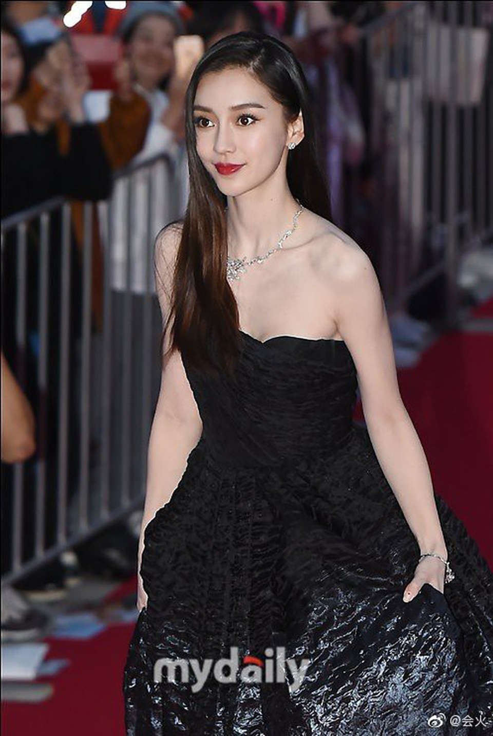 Angelababy đẹp xuất sắc trên thảm đỏ LHP Busan - 5