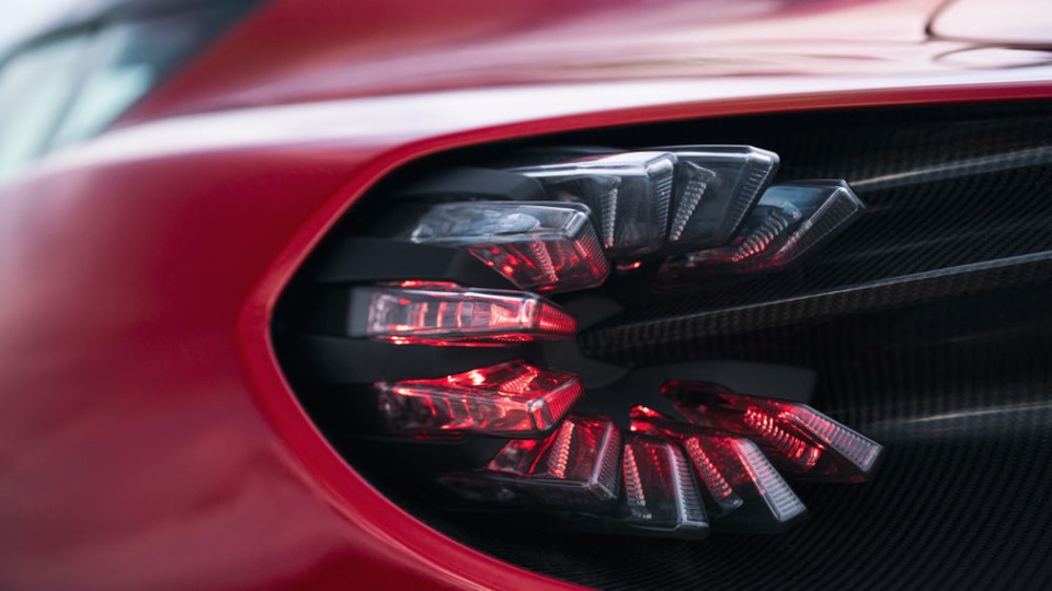 Aston Martin DBS GT Zagato - Siêu xe cũng bán theo kiểu bia kèm lạc - 11 Aston Martin DBS GT Zagato - Siêu xe cũng bán theo kiểu bia kèm lạc - 11