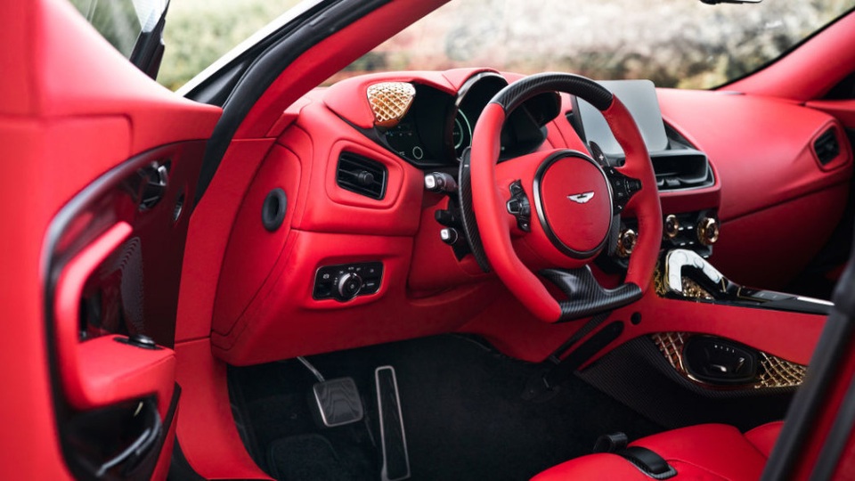 Aston Martin DBS GT Zagato - Siêu xe cũng bán theo kiểu bia kèm lạc - 13 Aston Martin DBS GT Zagato - Siêu xe cũng bán theo kiểu bia kèm lạc - 13