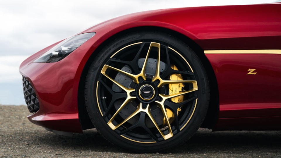 Aston Martin DBS GT Zagato - Siêu xe cũng bán theo kiểu bia kèm lạc - 8 Aston Martin DBS GT Zagato - Siêu xe cũng bán theo kiểu bia kèm lạc - 8