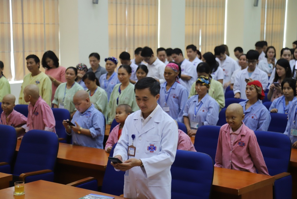 Giám đốc viện K kêu gọi nhắn tin ủng hộ bệnh nhân ung thư - 1 Giám đốc viện K kêu gọi nhắn tin ủng hộ bệnh nhân ung thư - 1