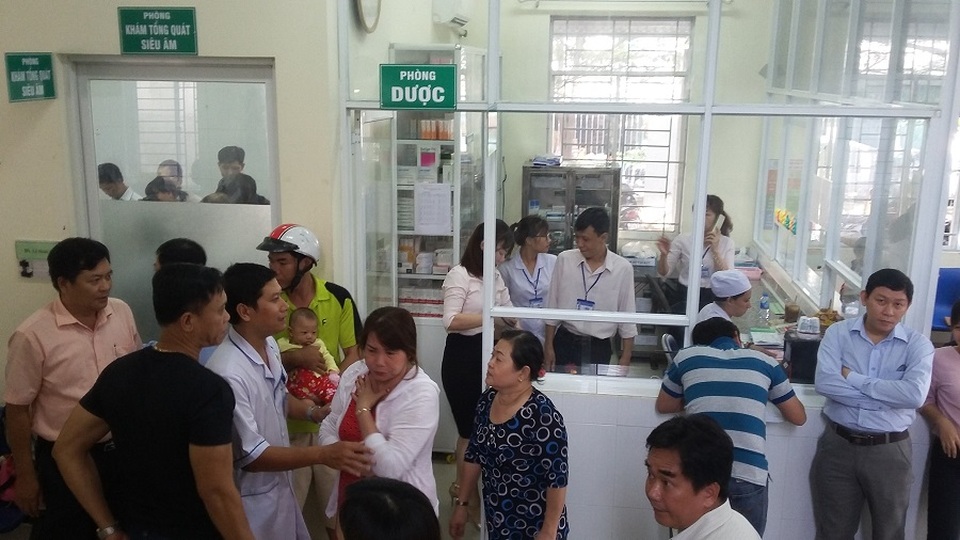 Người bệnh than phiền khâu xét nghiệm, nhận thuốc Bảo hiểm Y tế - 1 Người bệnh than phiền khâu xét nghiệm, nhận thuốc Bảo hiểm Y tế - 1