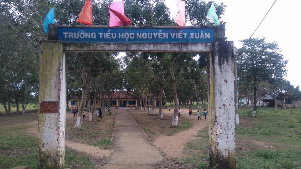 Một học sinh bị nước suối cuốn trôi giữa trưa - 1 Một học sinh bị nước suối cuốn trôi giữa trưa - 1