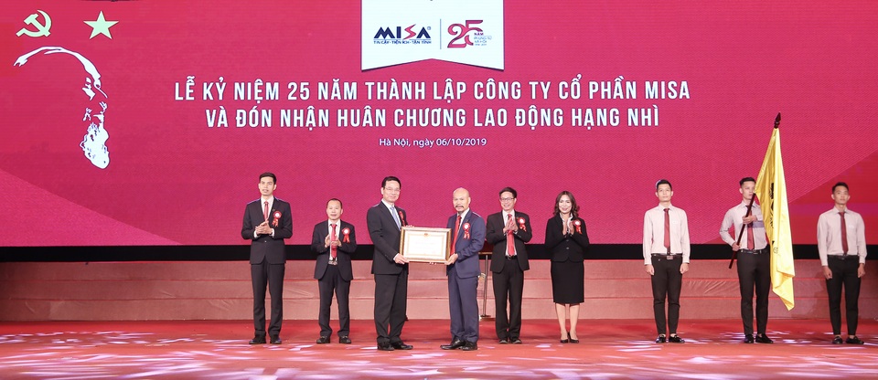 MISA nhận Huân chương Lao động hạng Nhì trong lễ kỷ niệm 25 năm thành lập - 1 MISA nhận Huân chương Lao động hạng Nhì trong lễ kỷ niệm 25 năm thành lập - 1