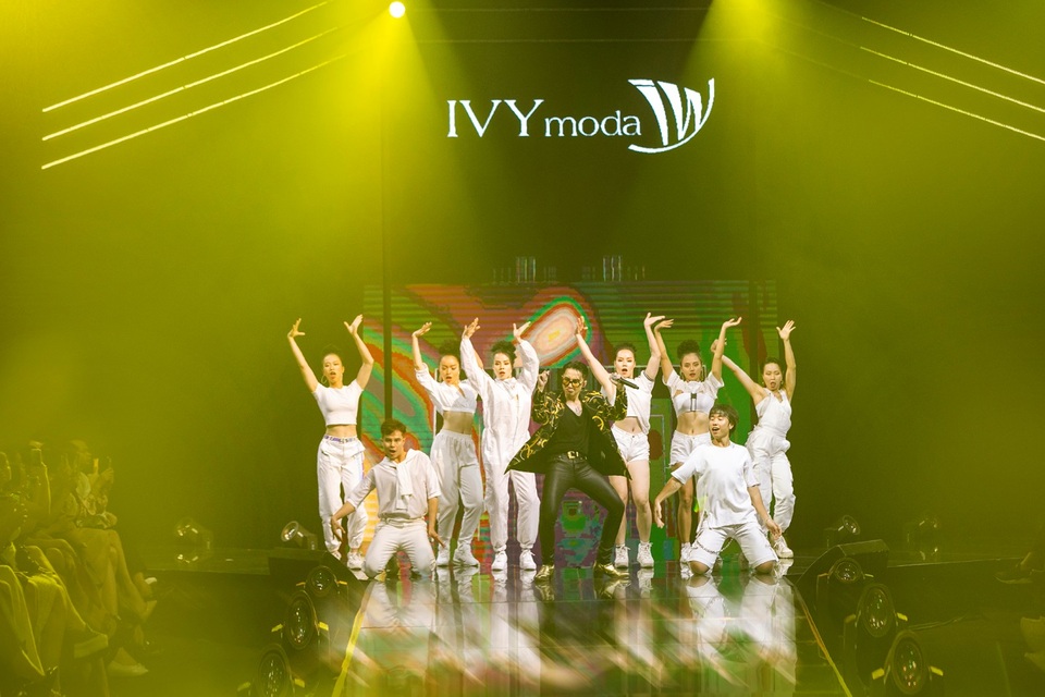 IVY moda: Chịu chơi chiếm “thế thượng phong” khi đồng hành cùng Sơn Tùng M-TP - 2 IVY moda: Chịu chơi chiếm “thế thượng phong” khi đồng hành cùng Sơn Tùng M-TP - 2