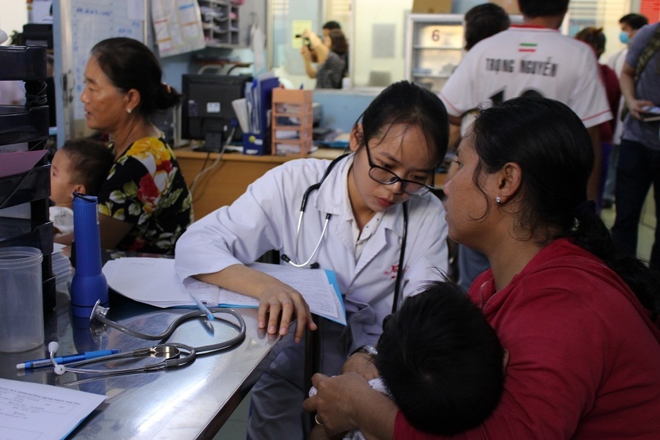 Đầu năm học, bệnh tay chân miệng “tăng vọt” gấp 2 lần - 2 Đầu năm học, bệnh tay chân miệng “tăng vọt” gấp 2 lần - 2