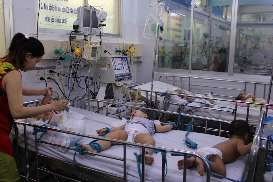Đầu năm học, bệnh tay chân miệng “tăng vọt” gấp 2 lần - 1 Đầu năm học, bệnh tay chân miệng “tăng vọt” gấp 2 lần - 1