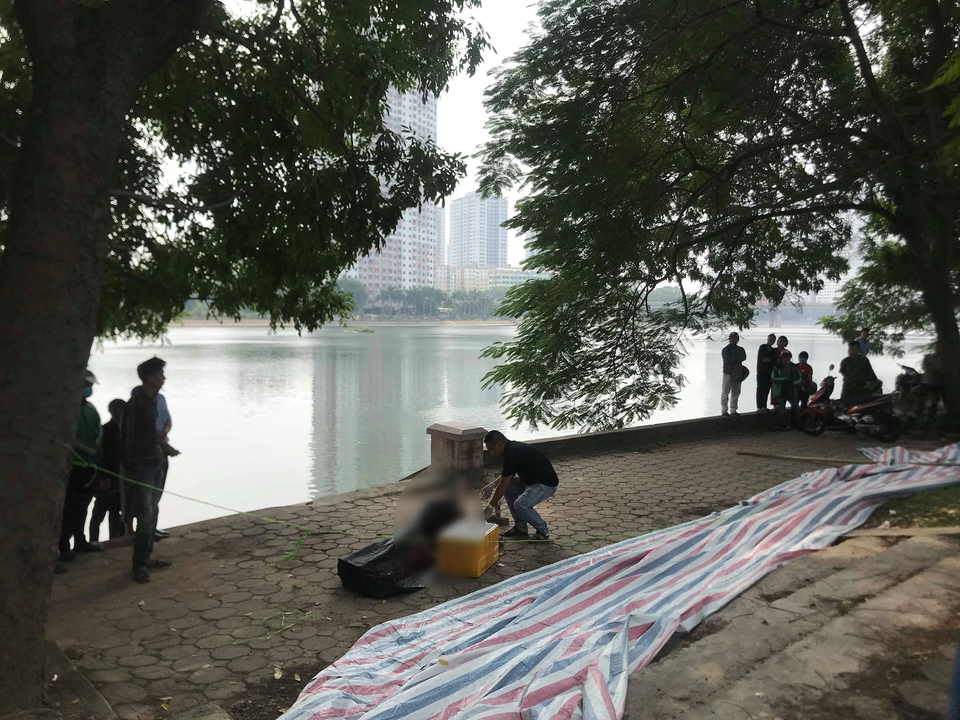 Phát hiện thi thể nam thanh niên dưới hồ Linh Đàm - 1