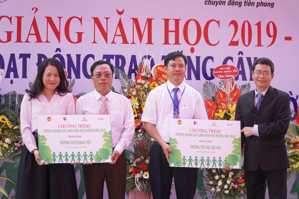 Toyota trồng hàng ngàn cây xanh, góp phần xanh hóa học đường - 1 Toyota trồng hàng ngàn cây xanh, góp phần xanh hóa học đường - 1