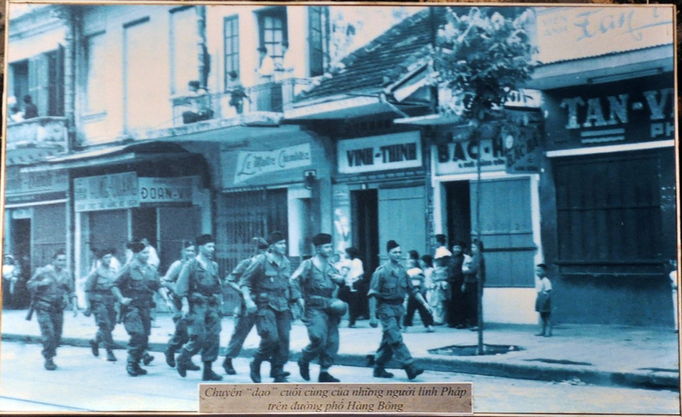 Hình ảnh thời khắc cuối cùng của quân đội Pháp ở Hà Nội năm 1954 - 6 Hình ảnh thời khắc cuối cùng của quân đội Pháp ở Hà Nội năm 1954 - 6