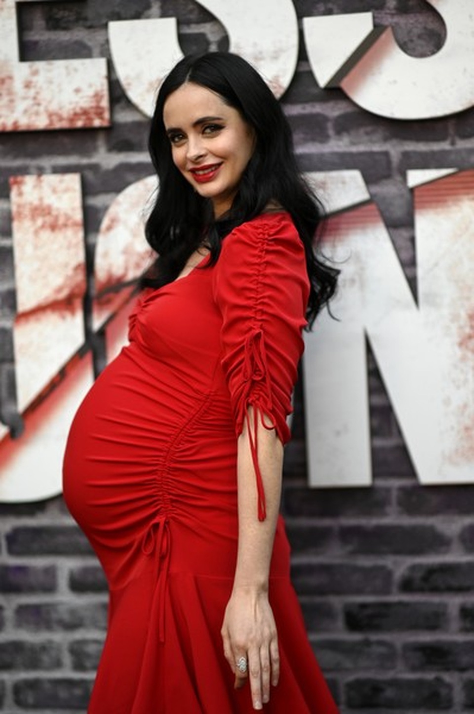 Krysten Ritter diện váy không nội y táo bạo - 8 Krysten Ritter diện váy không nội y táo bạo - 8
