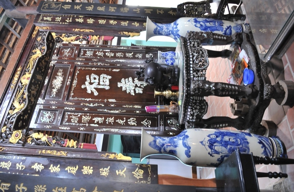 Chiêm ngưỡng căn nhà cổ có cả 100 món đồ gỗ cực quý hiếm - 9 Chiêm ngưỡng căn nhà cổ có cả 100 món đồ gỗ cực quý hiếm - 9