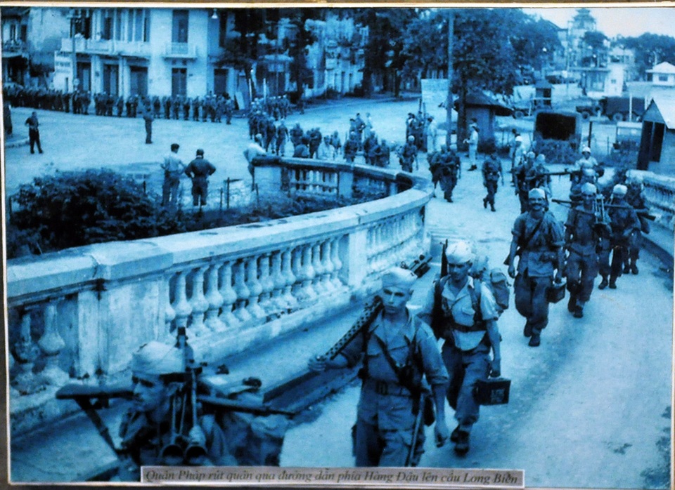 Hình ảnh thời khắc cuối cùng của quân đội Pháp ở Hà Nội năm 1954 - 12 Hình ảnh thời khắc cuối cùng của quân đội Pháp ở Hà Nội năm 1954 - 12