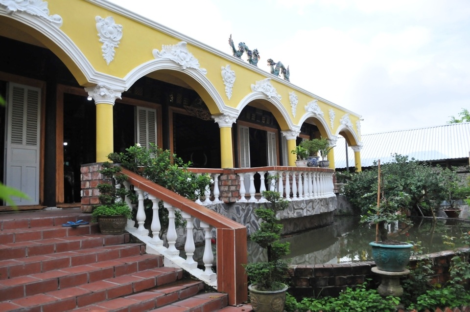 Chiêm ngưỡng căn nhà cổ có cả 100 món đồ gỗ cực quý hiếm - 1 Chiêm ngưỡng căn nhà cổ có cả 100 món đồ gỗ cực quý hiếm - 1