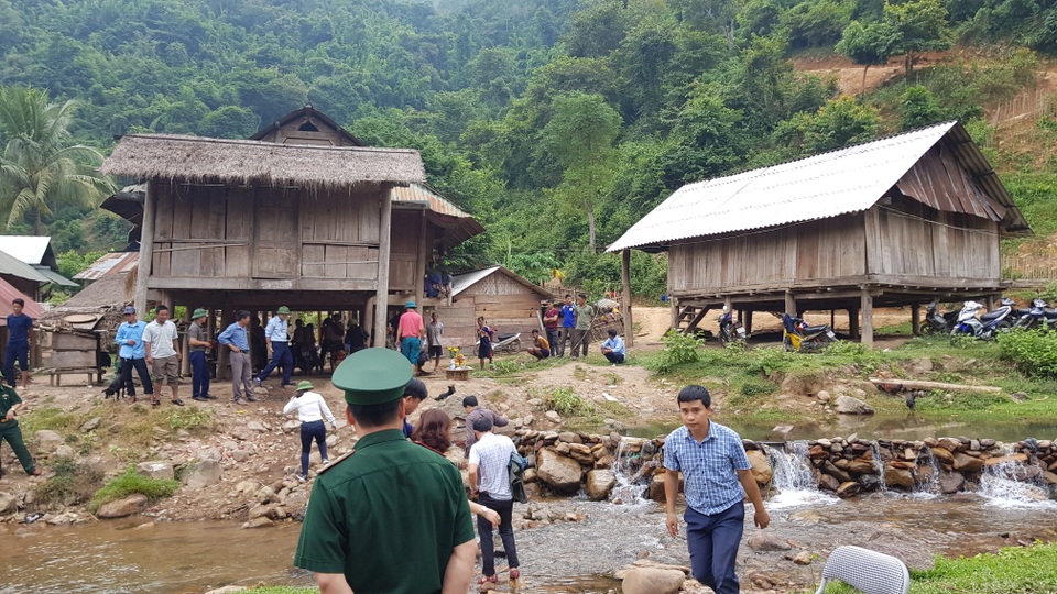 Có Cầu Dân trí, dân bản Na Kho không còn run sợ khi vượt suối - 9 Có Cầu Dân trí, dân bản Na Kho không còn run sợ khi vượt suối - 9