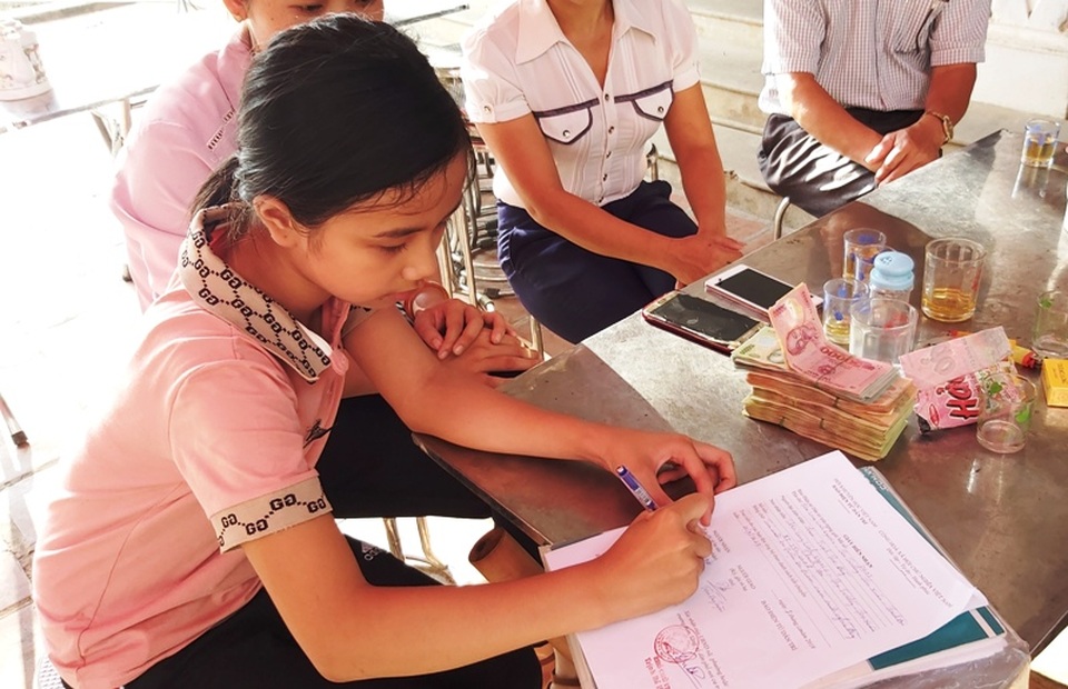 Bạn đọc Dân trí giúp đỡ chị em bé mồ côi hơn 83 triệu đồng - 2