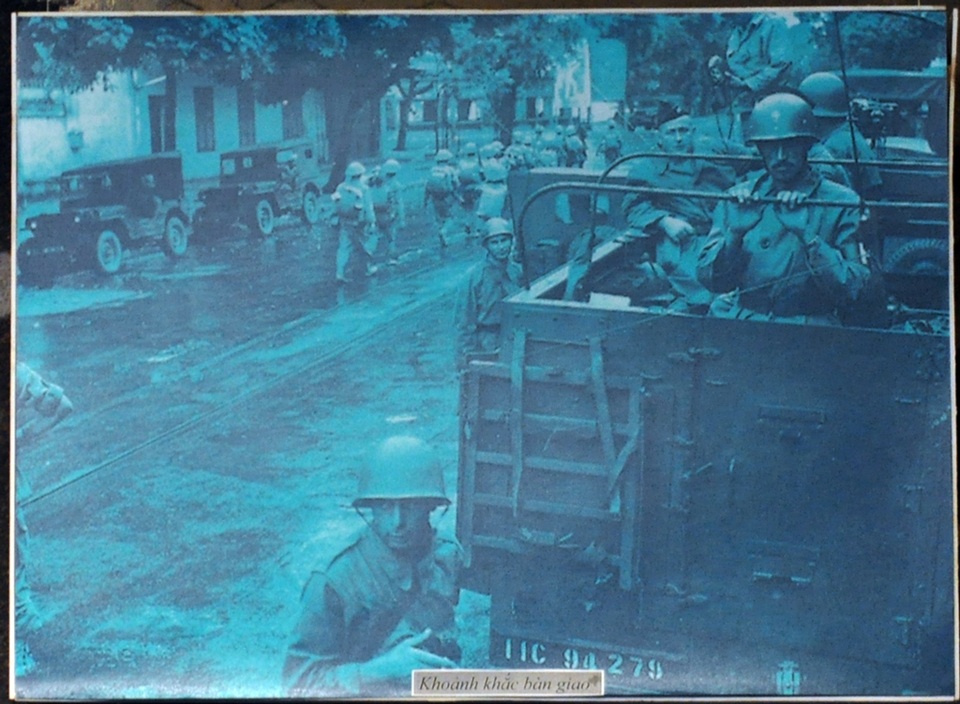 Hình ảnh thời khắc cuối cùng của quân đội Pháp ở Hà Nội năm 1954 - 10 Hình ảnh thời khắc cuối cùng của quân đội Pháp ở Hà Nội năm 1954 - 10