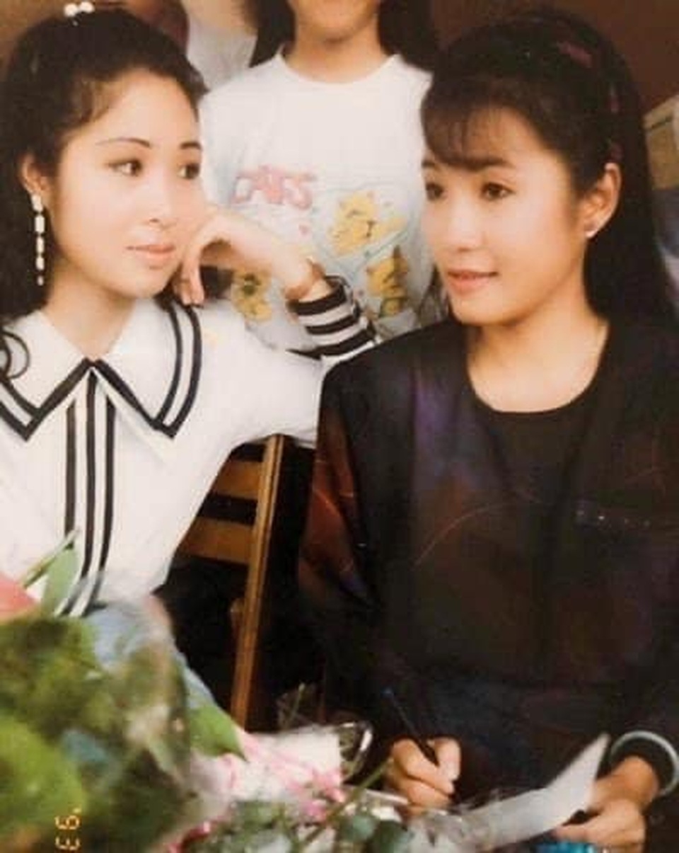 Ngỡ ngàng trước nhan sắc thời trẻ của NSND Hồng Vân - 1 Ngỡ ngàng trước nhan sắc thời trẻ của NSND Hồng Vân - 1