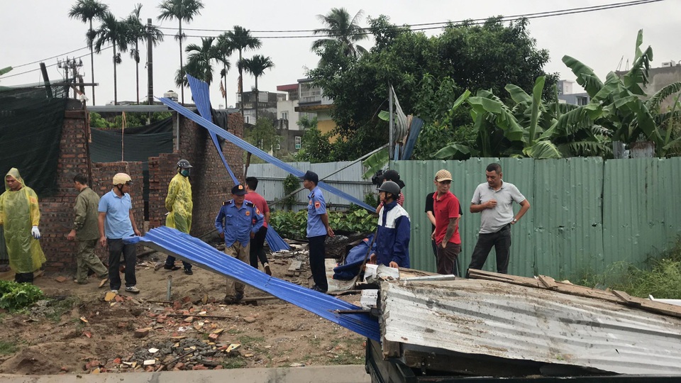 Vụ giang hồ xây tường, dựng lán chiếm đất: Cưỡng chế tháo dỡ - 1 Vụ giang hồ xây tường, dựng lán chiếm đất: Cưỡng chế tháo dỡ - 1