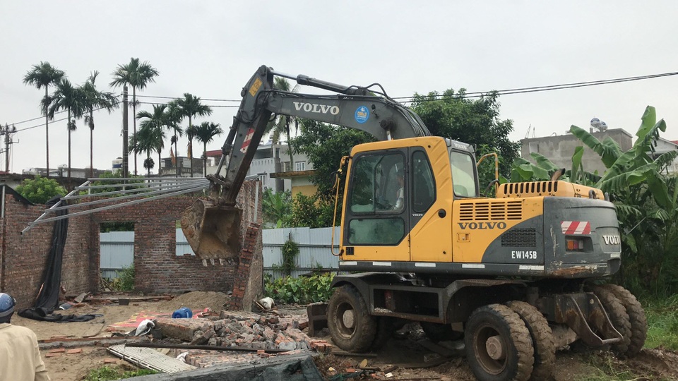 Vụ giang hồ xây tường, dựng lán chiếm đất: Cưỡng chế tháo dỡ - 2 Vụ giang hồ xây tường, dựng lán chiếm đất: Cưỡng chế tháo dỡ - 2