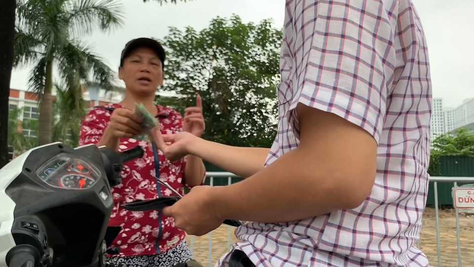 Giá vé chợ đen trận Việt Nam - Malaysia bất ngờ hạ nhiệt - 7