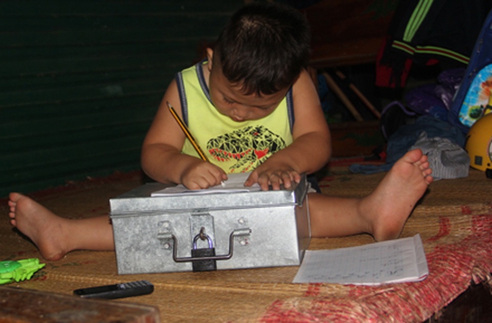 Cậu bé tật nguyền ước mơ trở thành lính cứu hoả được tặng 3 chiếc xe lăn - 4