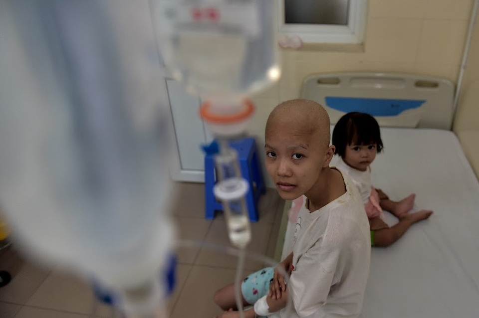 Rơi lệ hình ảnh những “chiến binh” đầu trọc kiên cường chiến đấu ung thư - 1