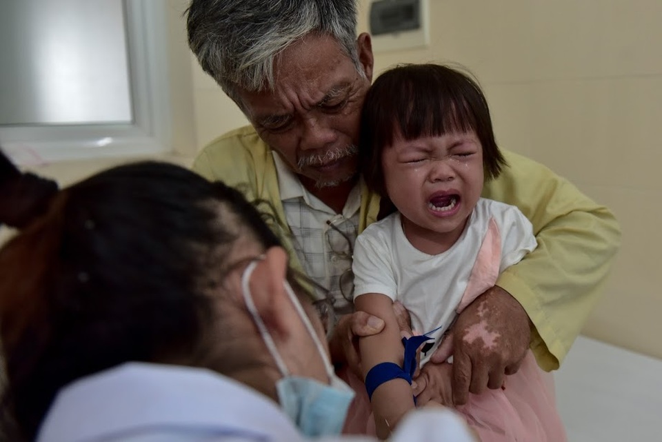 Rơi lệ hình ảnh những “chiến binh” đầu trọc kiên cường chiến đấu ung thư - 8