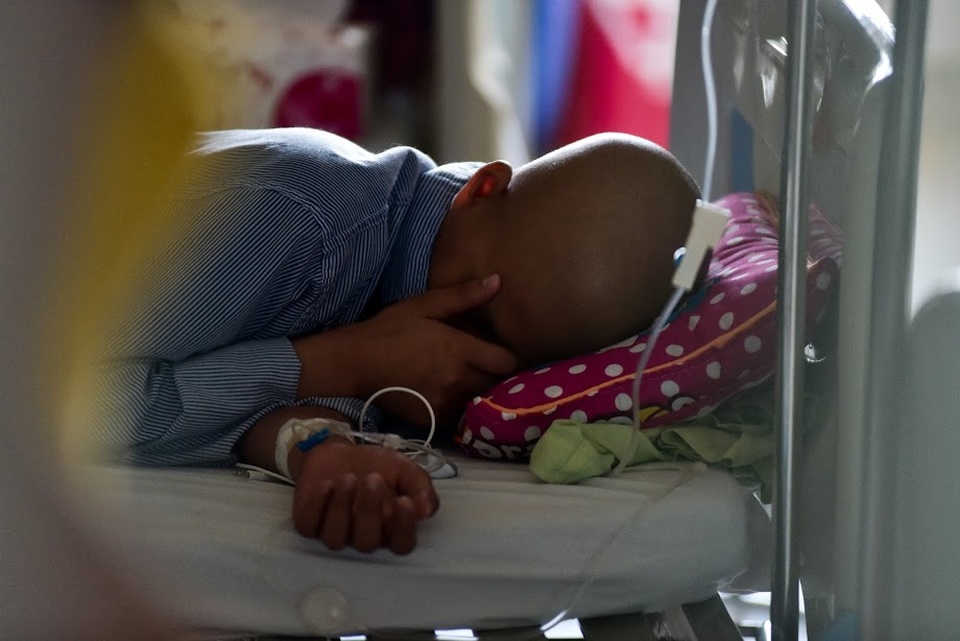 Rơi lệ hình ảnh những “chiến binh” đầu trọc kiên cường chiến đấu ung thư - 6