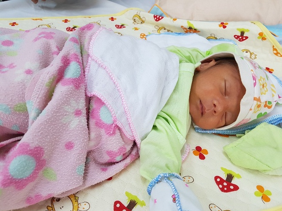 Xót xa hài nhi miệng chưa kịp vương mùi sữa đã phải rời xa mẹ - 2 Xót xa hài nhi miệng chưa kịp vương mùi sữa đã phải rời xa mẹ - 2