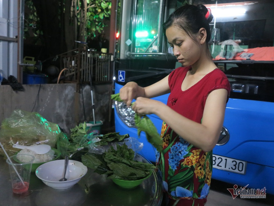 Buồng hạnh phúc trên xe buýt Sài Gòn, tài xế coi con trai riêng của vợ như con đẻ - 7